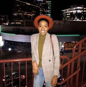 Meet your Posher, Whitney